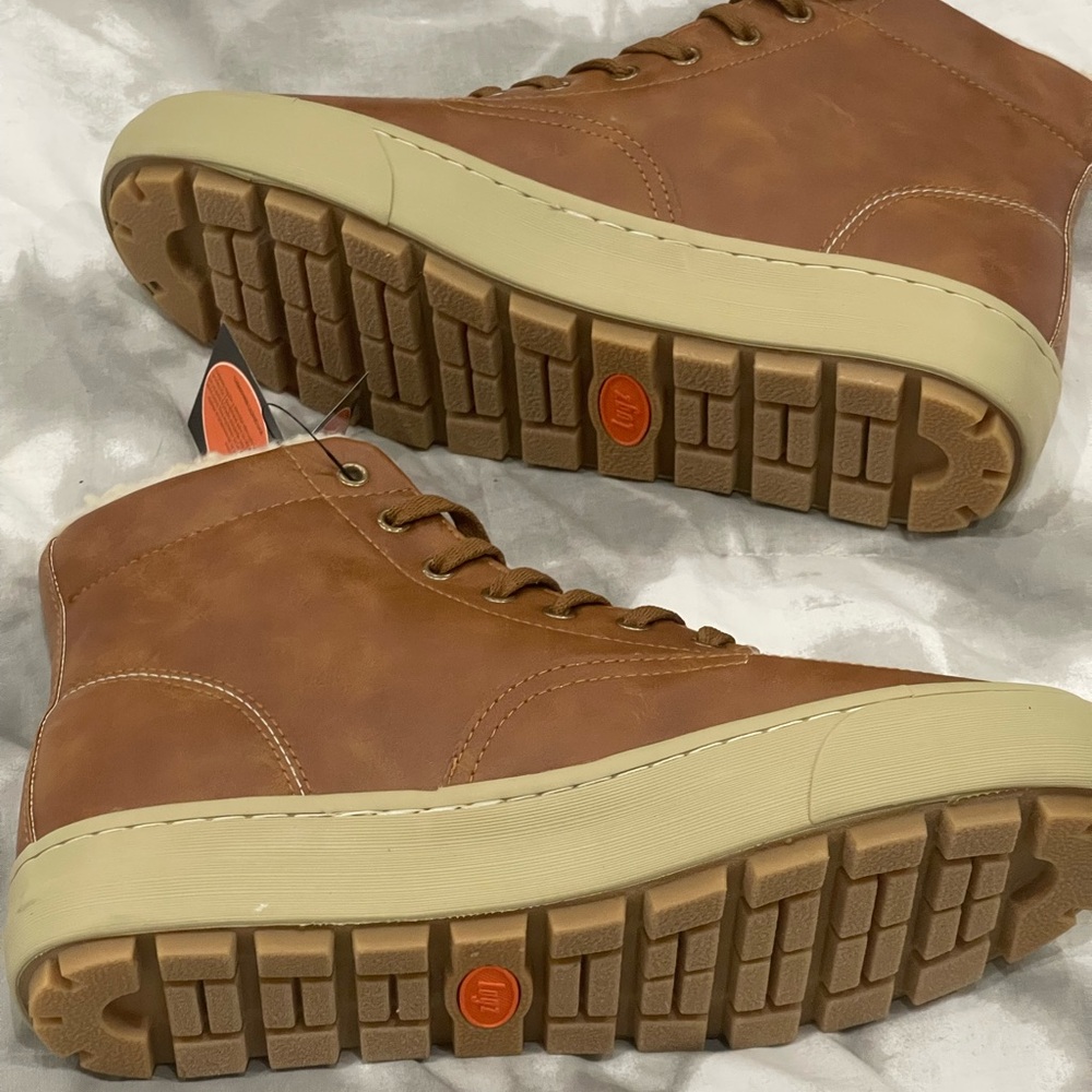 New Lugz Men size 7 Brown Lace Up with Faux Fur Lining Never worn new - Picture 4 of 8